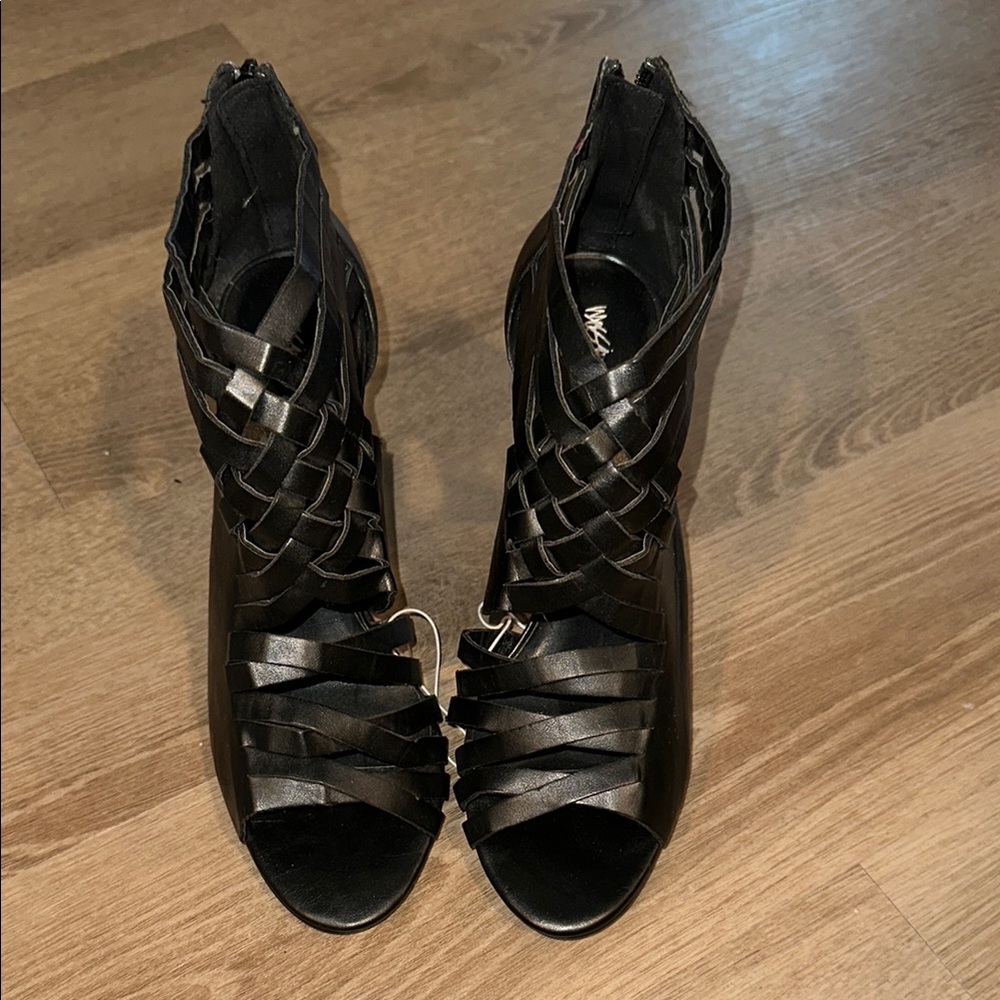 Stylish Black Woven Women's Shoes